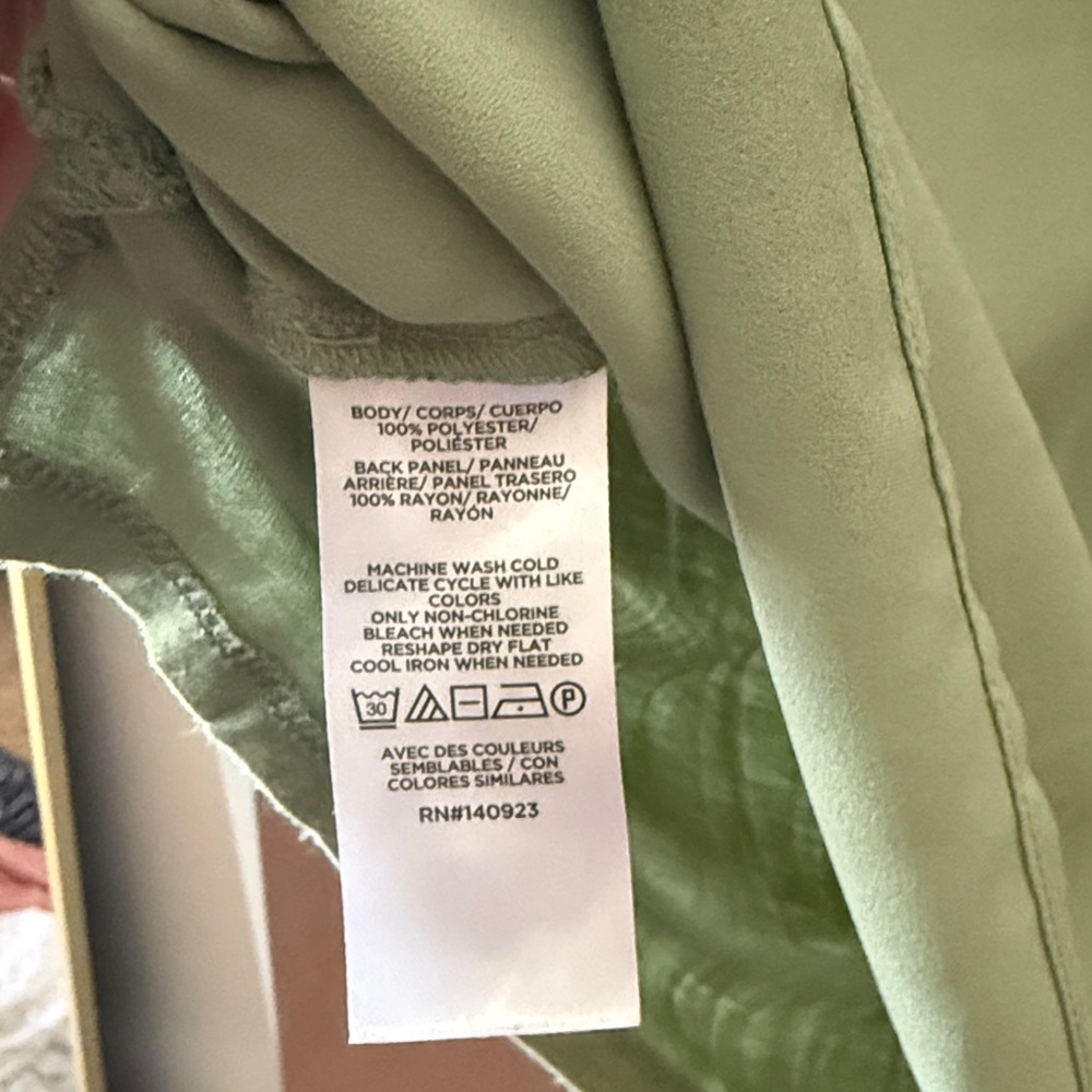 LOFT Pale Green Blouse - Picture 3 of 6